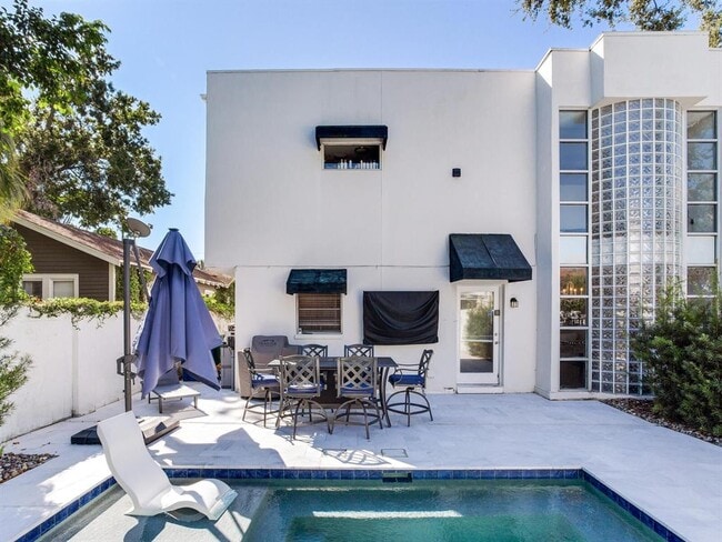 Building Photo - 3219 W San Juan St