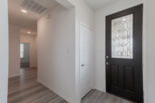 Building Photo - 2701 Webb Ave