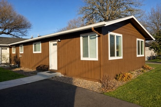 Building Photo - 2 Bedroom Townhouse Less than 2 Miles from OSU