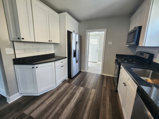 Building Photo - 1023 Lawnton Ter