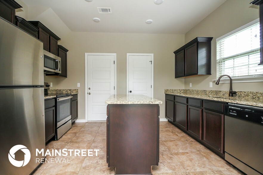 Building Photo - 160 Lyndhurst Dr