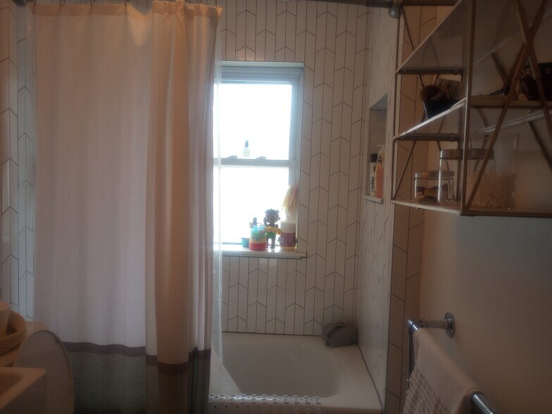 bathroom - 5804 W Wells St