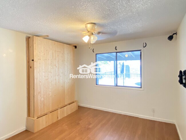 Building Photo - 2114 E Sesame St
