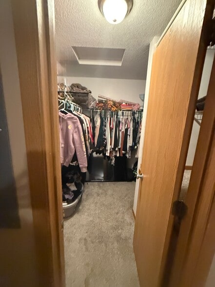 Building Photo - 413 Lilac Ln