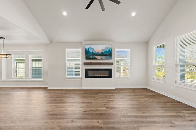 Building Photo - 853 Cypress Ln