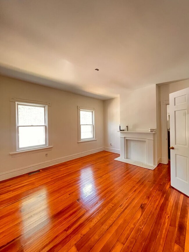 Building Photo - 323 N 36th St