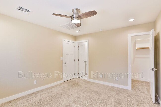Building Photo - 5119 S 11th Pl
