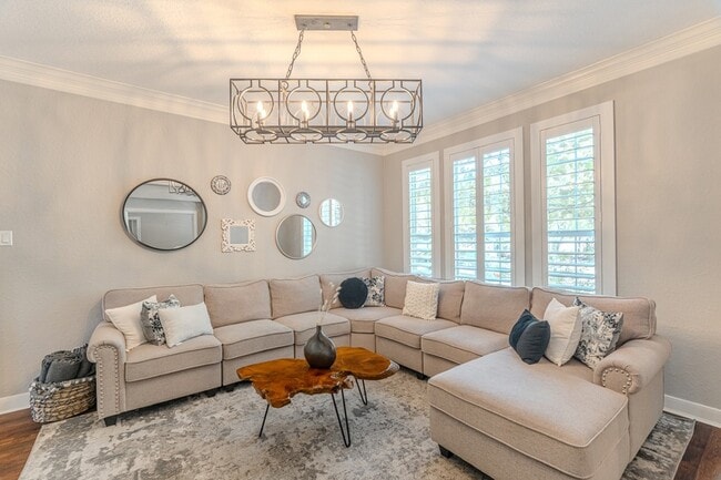 Building Photo - 2 Graylin Woods Pl