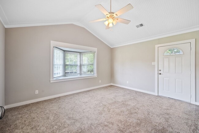 Building Photo - Three Bedroom Home!