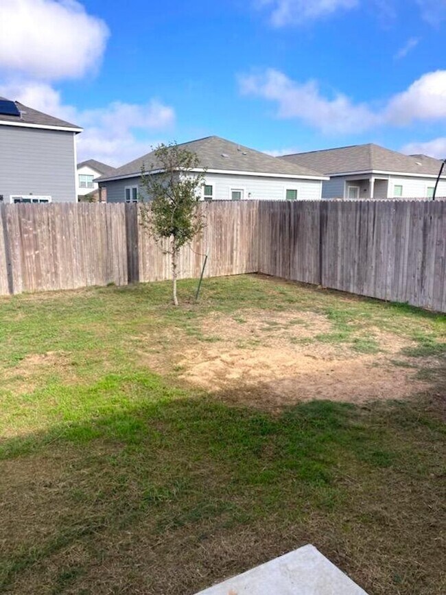 Building Photo - Open concept ranch