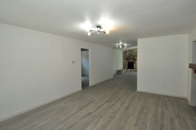 Building Photo - Great single level home in Anderson Mill. ...