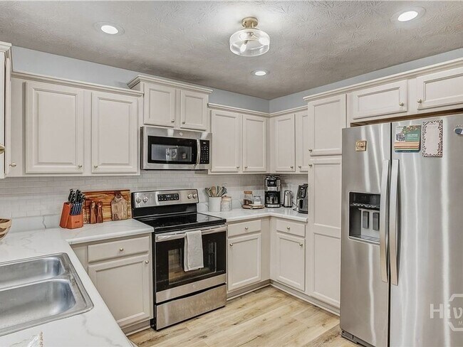 Building Photo - Beautiful 3BR/3BA Home with Private Pool in Commerce