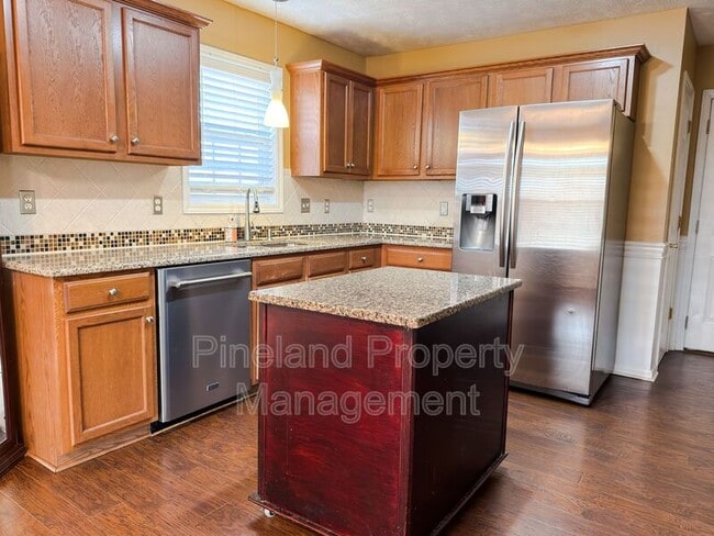 Building Photo - 215 Americana Dr