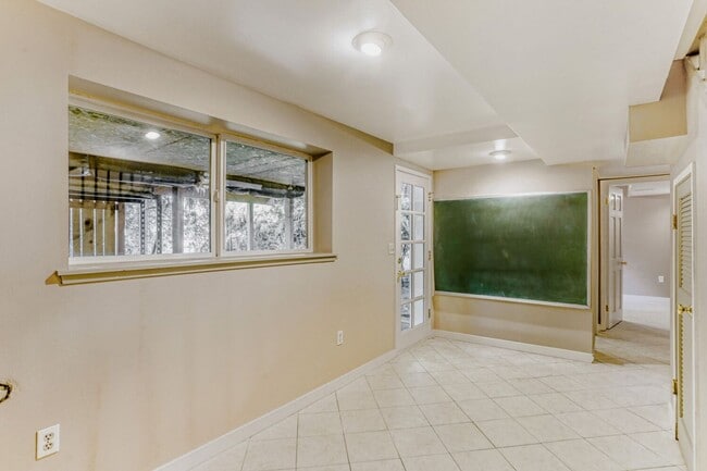 Building Photo - 4Bd/2Ba Bellevue House