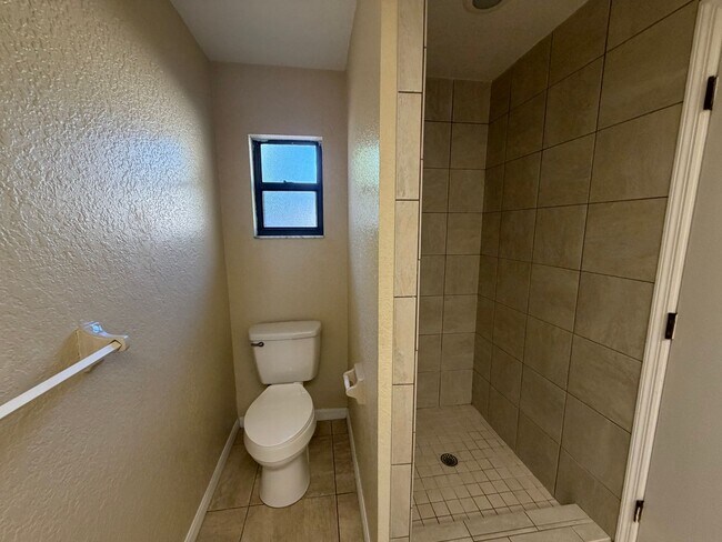 Building Photo - Spacious Open-Concept Home with Bonus Patio & Fenced Yard