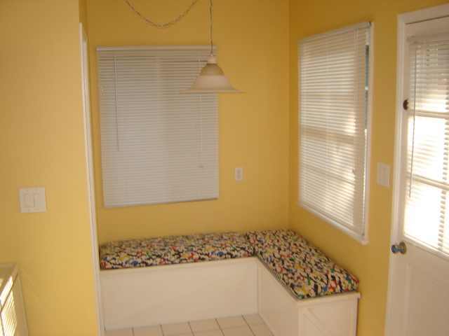 Breakfast nook - 7409 Leescott Ave