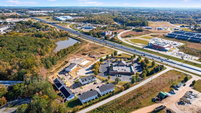 Building Photo - 27 English Ct