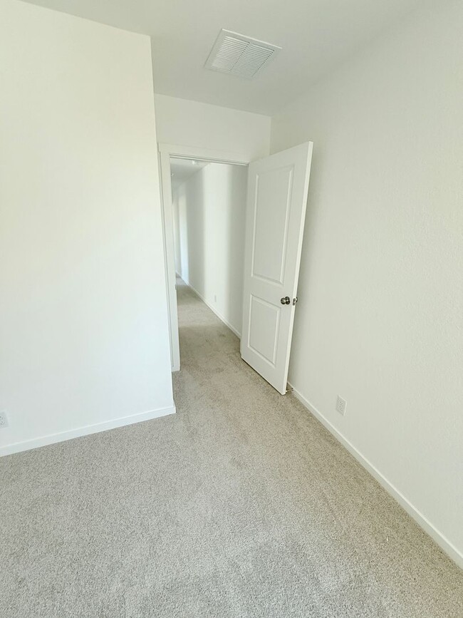 Building Photo - Tres Laurels-Wellton