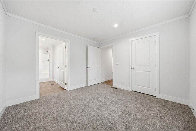 Building Photo - 3 Bed / 2 Bath Home in Hickory FOR RENT Pet Friendly! Unit 29