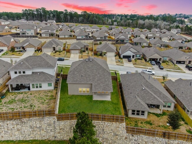 Building Photo - 679 Red Elm Ln