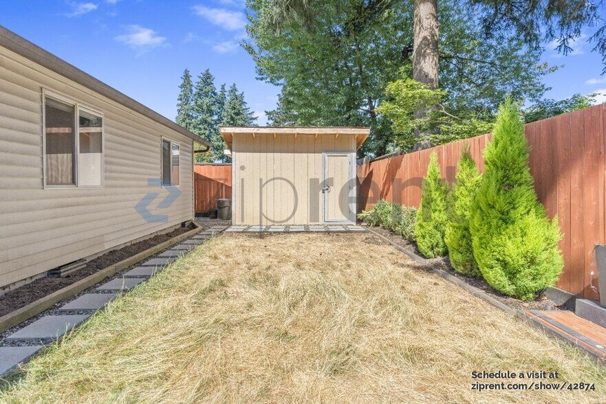 Building Photo - 6610 NE 67th Cir