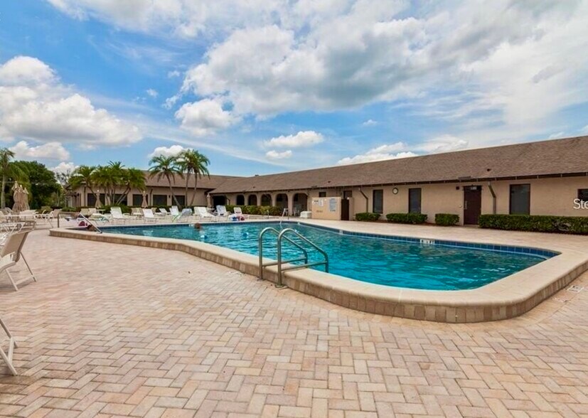 Building Photo - 10036 63rd Ave N