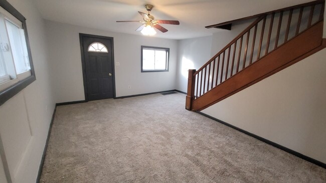 Building Photo - 217 Thompson St