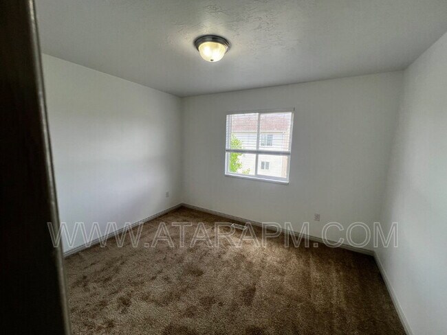 Building Photo - 574 Northlake Dr