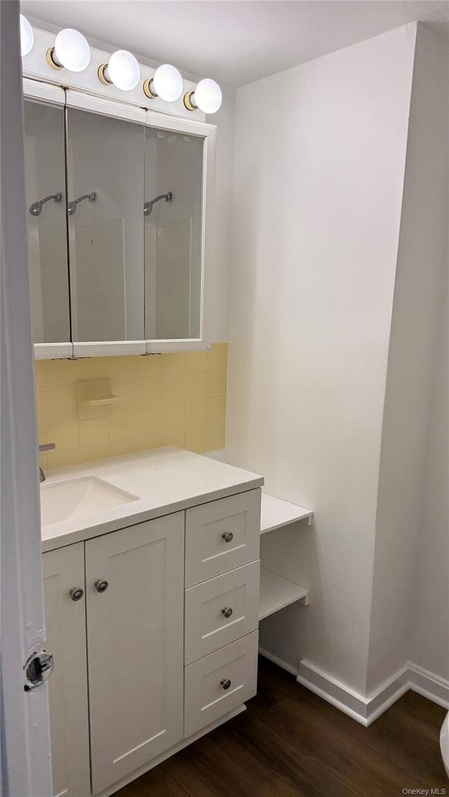 Building Photo - 440 Carpenter Ave