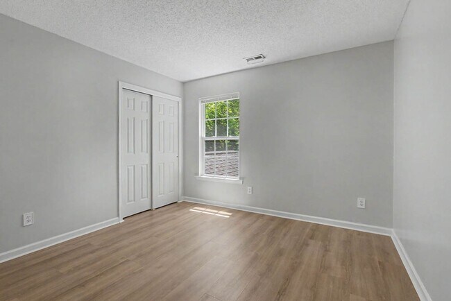 Building Photo - Longhill Station-September Rental