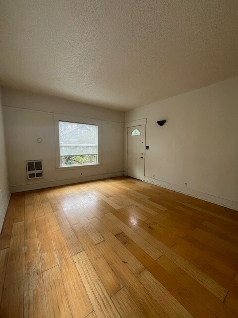 Building Photo - 3904 N Albina Ave