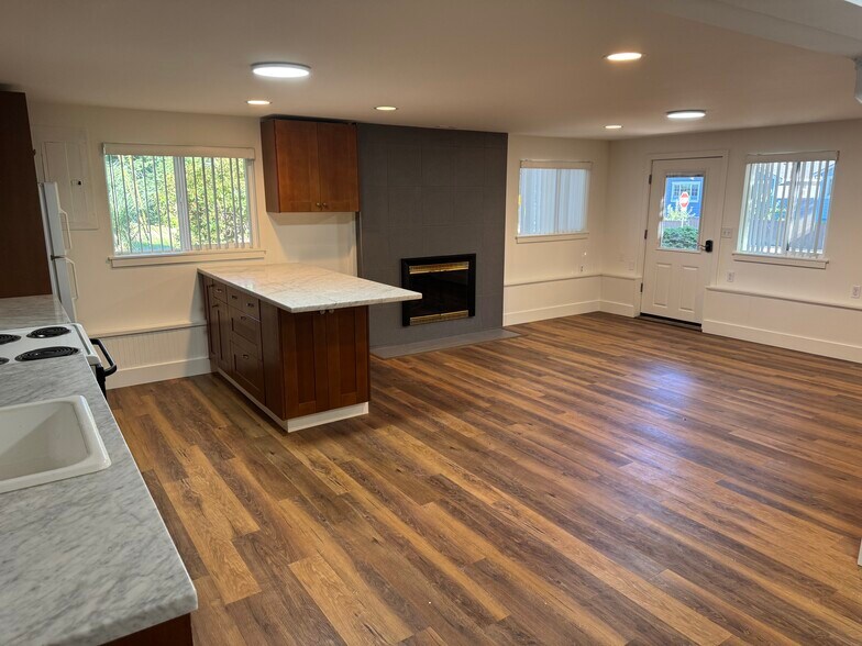 Building Photo - 2829 Larch Way