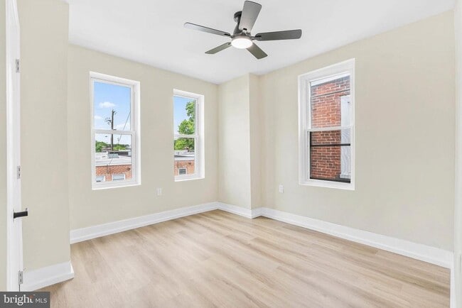 Building Photo - 5736 Leonard St