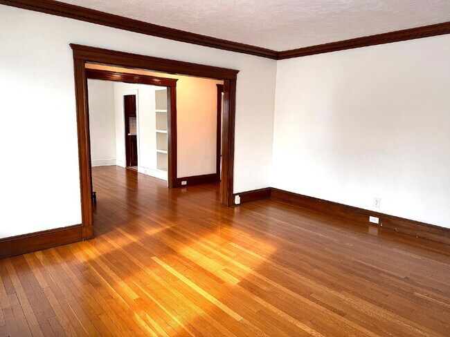 Building Photo - Spacious 3-Bedroom Haven in prime Milton neighborhood!