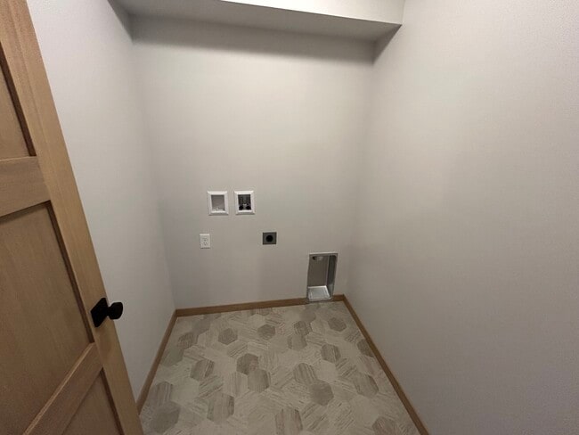 Building Photo - 6103 S Alki Pl