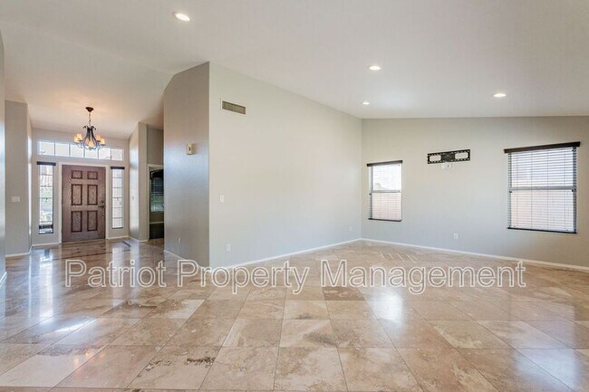 Building Photo - 4704 E Villa Maria Dr