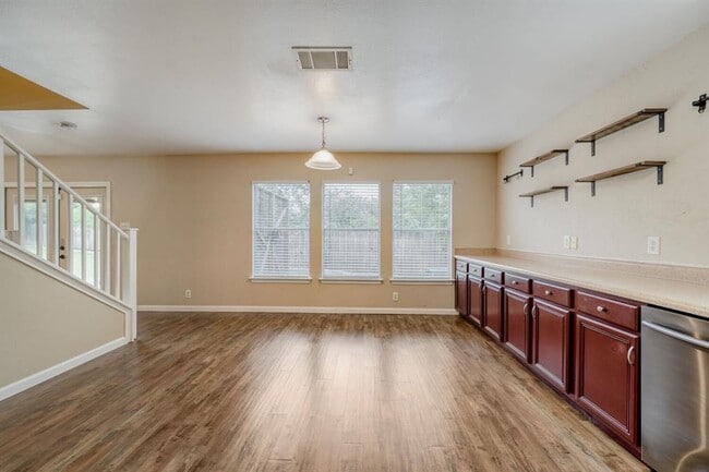 Building Photo - 928 Justeford Dr