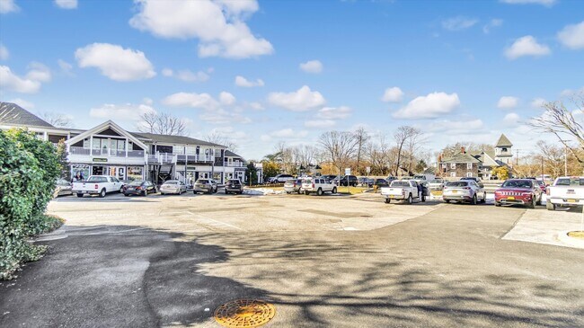 Building Photo - 148 Main St