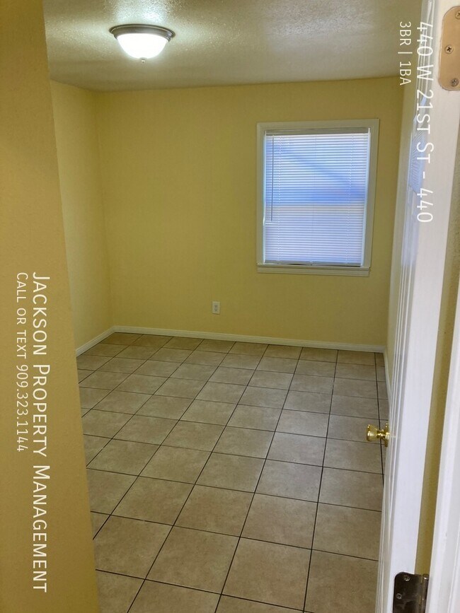 Building Photo - 440 W 21st St