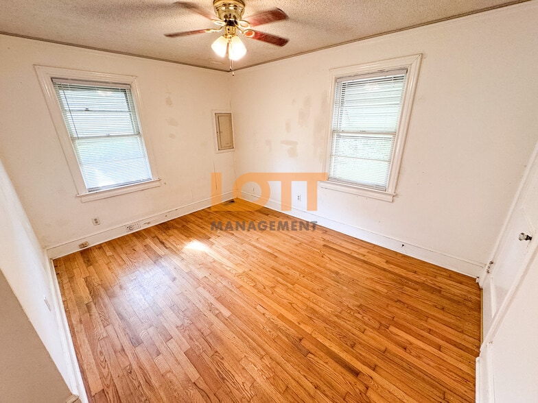 Building Photo - 125 Irene Cir