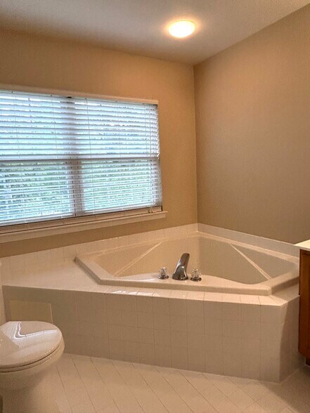 Building Photo - 603 Trout Run Ct