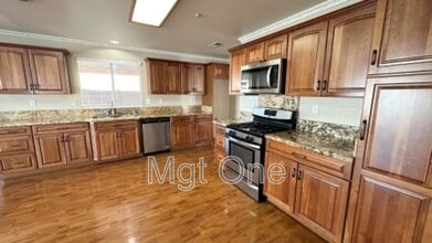 Building Photo - 7671 St Andrews Dr