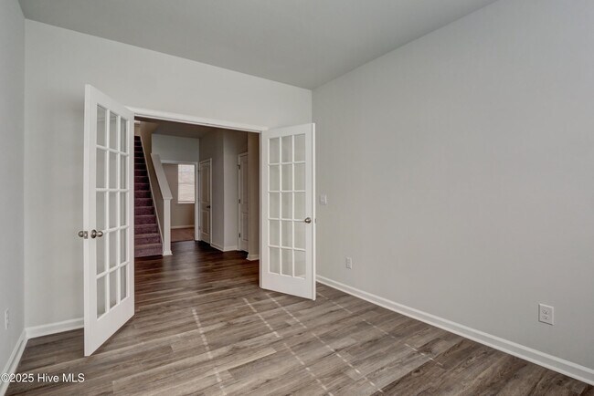 Building Photo - 1329 Clendon Cir