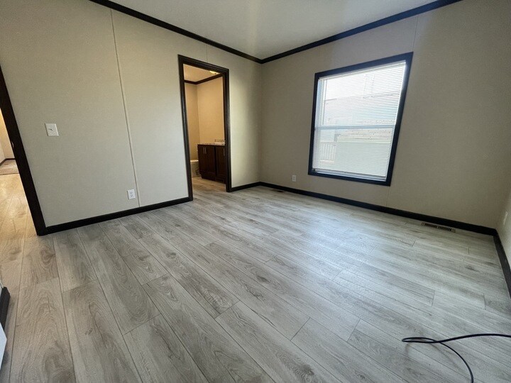 Building Photo - 15861 Marentette Dr