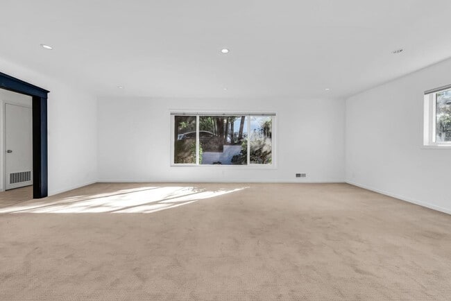 Building Photo - 280 Angelita Ave