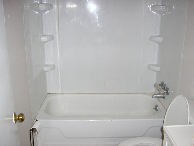 Building Photo - 1635 Sharon Dr