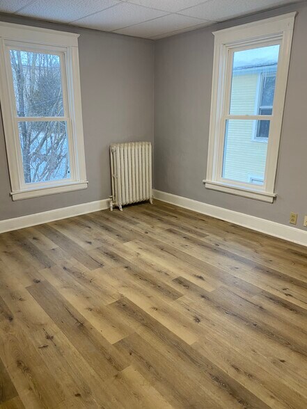 Building Photo - 1227 E 3rd St