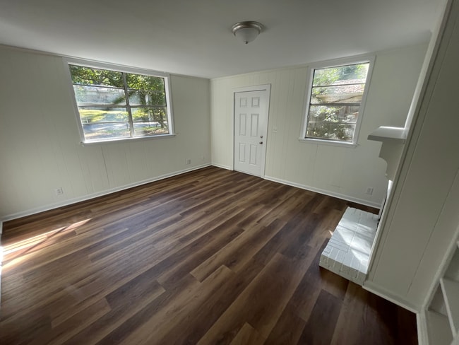 Building Photo - 3147 Shirley Dr