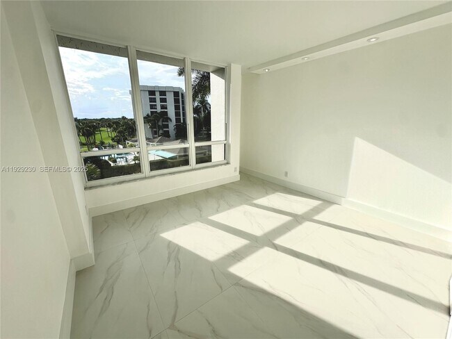 Building Photo - 6797 Willow Wood Dr