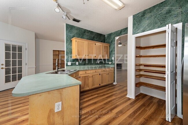 Building Photo - 105 Ventura Cir